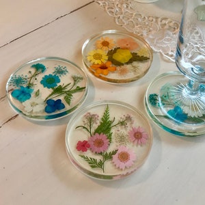 Bestselling resin coasters with genuine pressed flowers