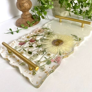 Decorative Resin Tray with Pressed Flowers | Mother’s Day gift | housewarming | home decor | gift for her